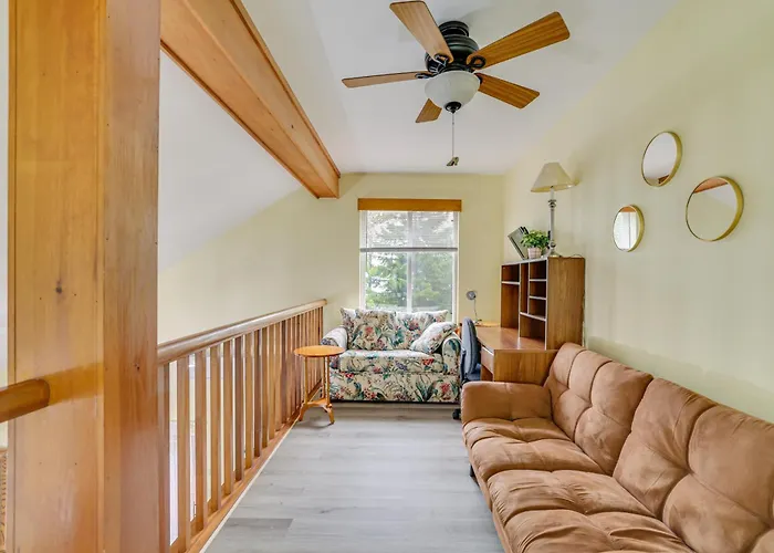Lakefront Poconos Home With Hot Tub!